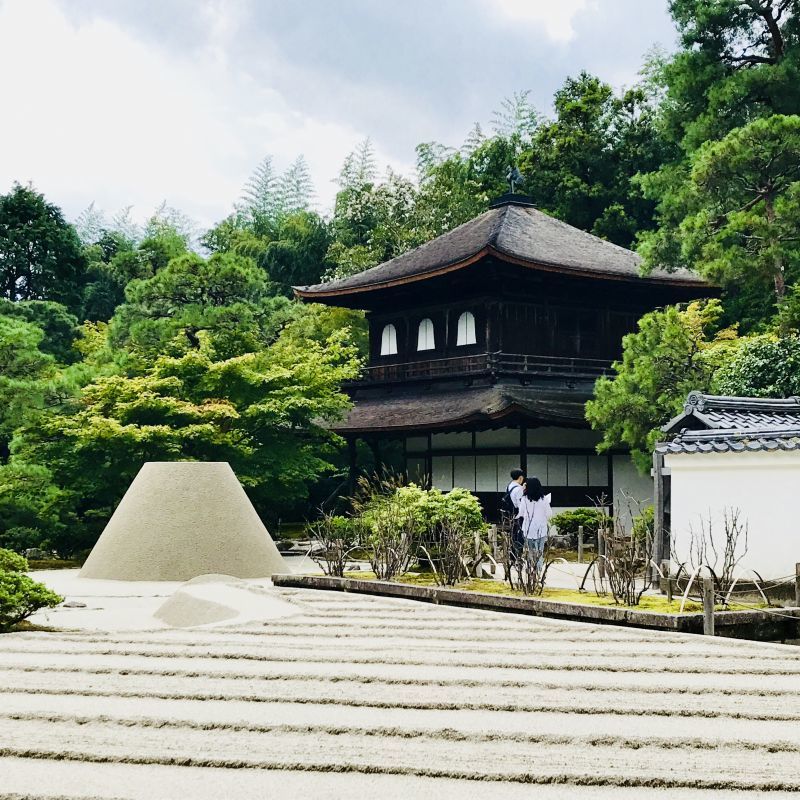 銀閣寺にて日本文化の原点を感じる夏の日