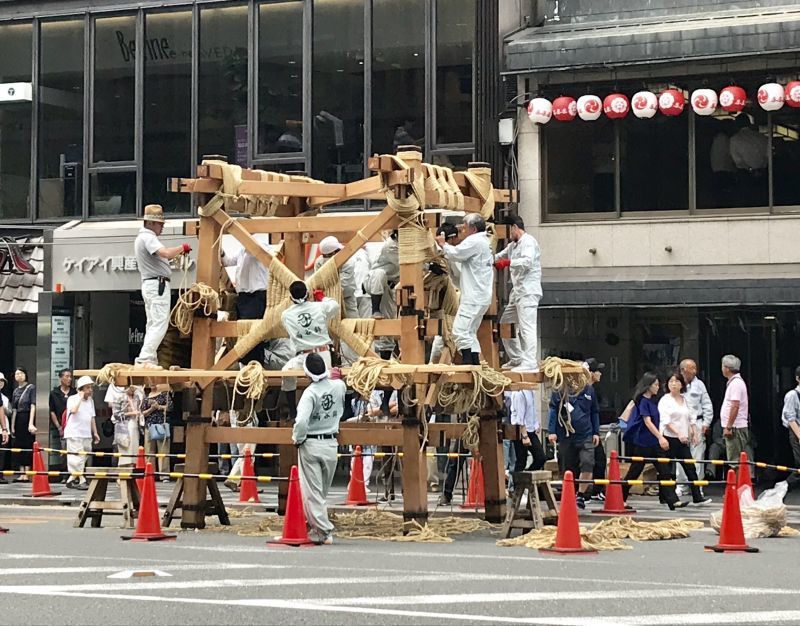 祇園祭鉾建て始まりました。