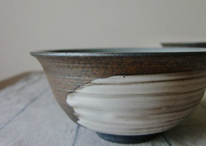 新品本物 5751566: 京焼 六兵衛窯造 刷毛目茶碗（共箱） - 茶碗
